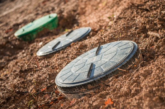 Vidange et nettoyage de fosse septique à Roussillon 